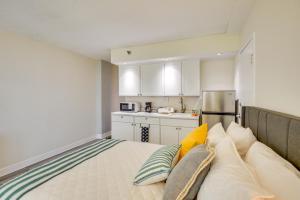 Partial Ocean Views Daytona Beach Studio!