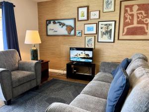 Oceanfront Vintage Retreat in Kailua-Kona