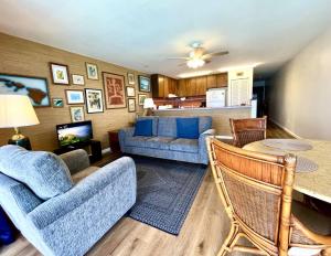 Oceanfront Vintage Retreat in Kailua-Kona