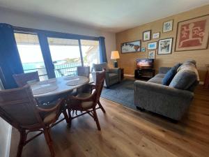 Oceanfront Vintage Retreat in Kailua-Kona