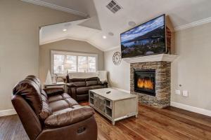Tahoe Woods Heavenly - Walk to beach & Gondola to Heavenly Ski