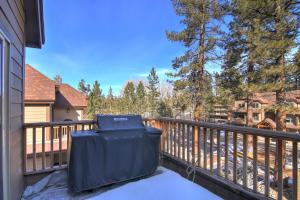 Tahoe Woods Heavenly - Walk to beach & Gondola to Heavenly Ski