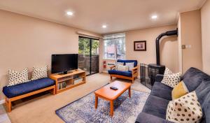 Lakeland Getaway - Walk to Lake