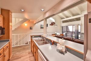 Tahoe Lakeside Retreat - Lakefront Condo