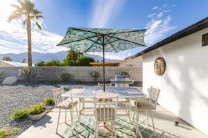 Zen Palm Springs Home with Pool Spa mountain view