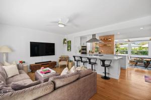 Sunny Vista by Rove Travel - Family Home with Heated Pool and Firepit