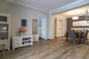 Encantadora Casa De Dos Plantas En Pleno Centro