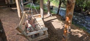 Room with 1 King bed and 1 Queen bed at the Cedaredge Lodge