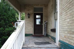 Comic House with Climbing Wall & Themes