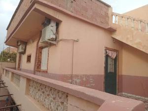 Zomik house