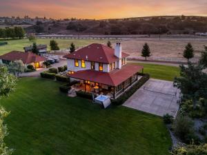 Foxen Canyon Retreat by Paradise Retreats