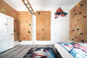 Comic House with Climbing Wall & Themes