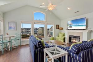 CB9 - Vizsla Surf Club