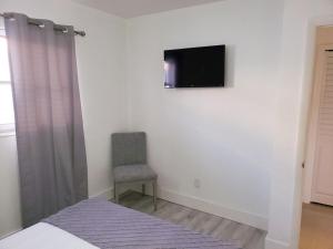 Sophisticated Dania Beach Suites Near the Beach