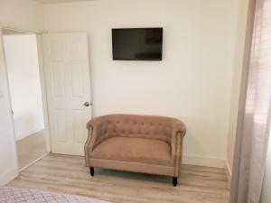 Sophisticated Dania Beach Suites Near the Beach