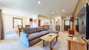 Snowcreek II #279 condo