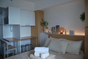 28th Floor Penthouse Studio