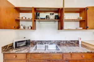 Walk to Food and Art Condo in Historic Riverside