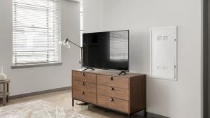 Birmingham Business District Apartments by Landing