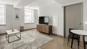 Birmingham Business District Apartments by Landing