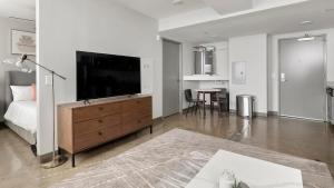 Birmingham Business District Apartments by Landing