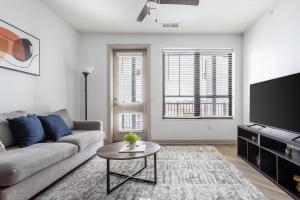 Landing Beautiful 1BD Gym Pool