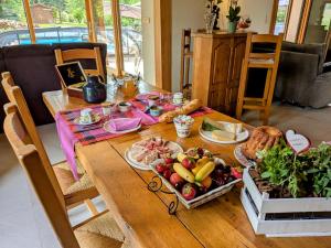 Chambre spacieuse avec balcon et accès piscine chauffée - FR-1-589-701