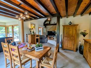 B&B / Chambres d'hotes Chambre spacieuse avec piscine, spa et hammam - FR-1-589-721 : photos des chambres