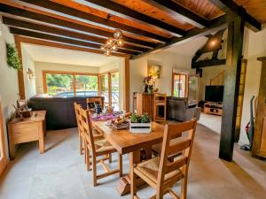 B&B / Chambres d'hotes Chambre familiale avec piscine et SPA a Anould - FR-1-589-708 : photos des chambres