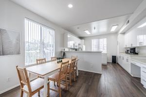 3BR Marina del Rey Condo with Pool, Hot Tub & Parking - 15 Min to LAX