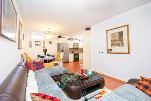 Family-friendly apartments with swimming pool Sukosan, Zadar - 24349