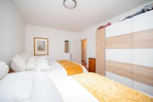 Family-friendly apartments with swimming pool Sukosan, Zadar - 24349