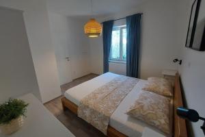 Apartments with parking space Pakostane, Biograd - 24713