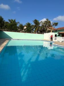 Apto a 100 metros da PRAIA com PISCINA, SAUNA e ESTACIONAMENTO