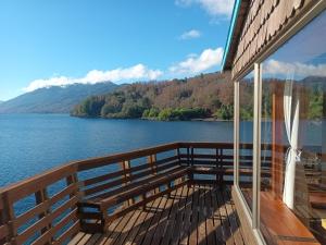 Cabaña Celeste - Acceso directo a playa lago Caburgua y cancha de tenis - direct access Beach in Caburgua Lake and tenis court