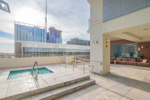 Stylish High-Rise 2BR DT Views Pool Parking