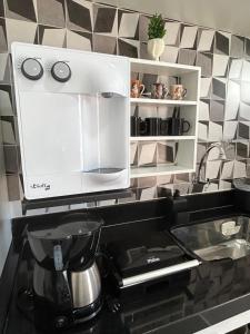 Apto a 100 metros da PRAIA com PISCINA, SAUNA e ESTACIONAMENTO