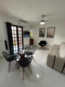 Apto a 100 metros da PRAIA com PISCINA, SAUNA e ESTACIONAMENTO