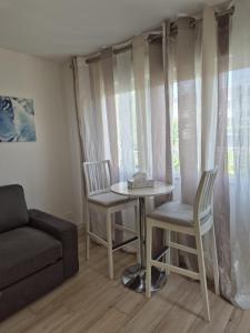 Appartements Studio a Bagneux avec terrasse privee, parking et climatisation payants : photos des chambres