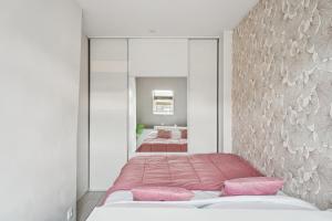 Quiet Spot by the Champs Elysee