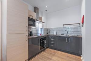 Spacious Central Leeds Flat - Sleeps 8 - View City Centre