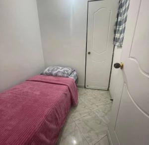 Apartamento amplio con un patio grande