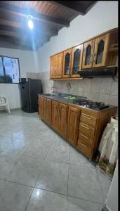Apartamento amplio con un patio grande