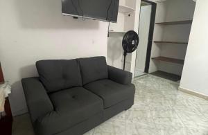 Apartamento amplio con un patio grande