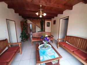 Maisons de vacances Gite familial avec jardin, cheminee et equipements bebe – Bellevigne, Charente - FR-1-653-149 : photos des chambres