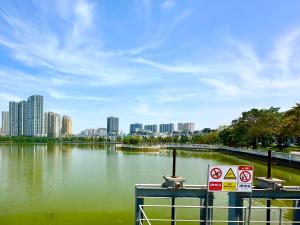 Fully Furnished Studio, 5 Star Class Apt With Gym, Pools, Tennis Yard & Other Outdoor Sport