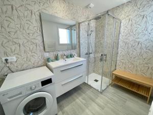 Maisons de vacances Maison renovee avec WIFI, 700m de la mer - 4 couchages - FR-1-231-341 : photos des chambres