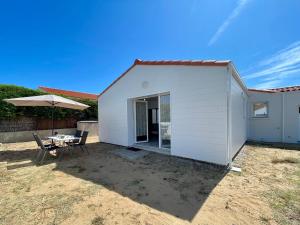 Maisons de vacances Maison renovee avec WIFI, 700m de la mer - 4 couchages - FR-1-231-341 : photos des chambres