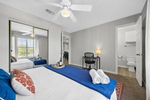 3BR Luxe Oasis near Downtown, Pool, Gym, Bball Crt