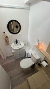 Small 1 Bed Apartment - Free Parking!!!